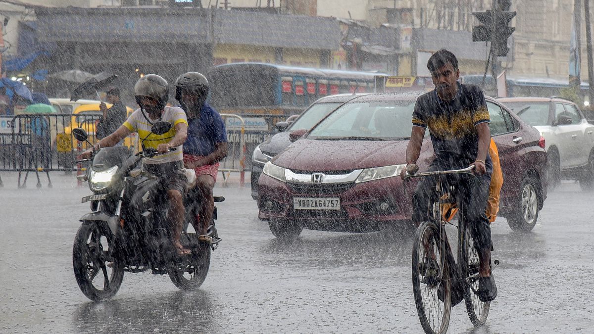 up-weather-heavy-rains-likely-in-these-districts-today-imd-issues-alert-check-weekly-forecast-here